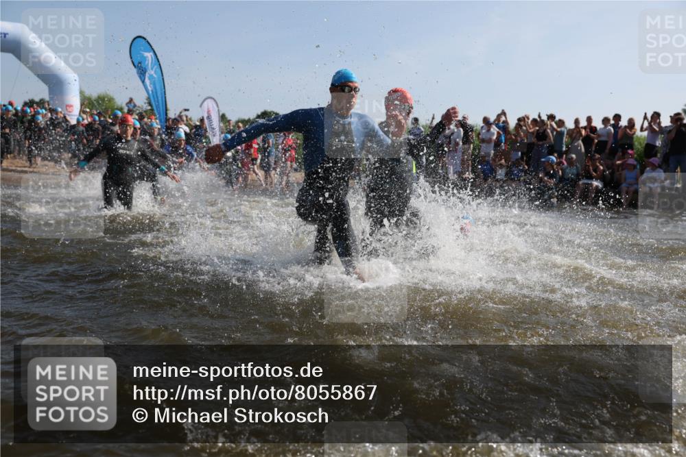 22.06.2025 - Viking Triathlon Michael Strokosch http://msf.ph/oto/8055867 22.06.2025 10:00:22 Schwimmen 2, 4, 6, 10, 14, 15, 28, 46, 49, 81, 100, 122, 152, 175, 176, 198, 230, 286, 288, 329, 367, 420, 455, 473, 485, 521, 544, 557, 609, 610, 611, 617, 661 meine-sportfotos.de