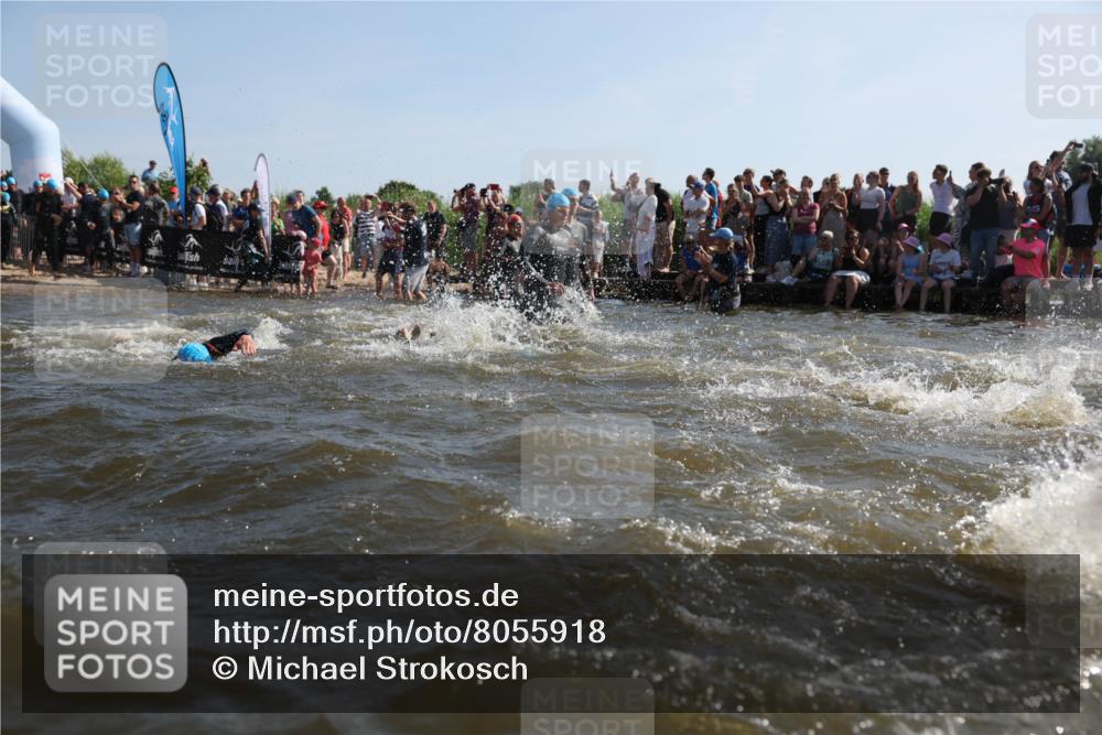 22.06.2025 - Viking Triathlon Michael Strokosch http://msf.ph/oto/8055918 22.06.2025 10:00:47 Schwimmen 8, 9, 132, 145, 184, 200, 258, 289, 301, 306, 352, 368, 414, 491, 526, 612, 613, 616, 630, 652 meine-sportfotos.de