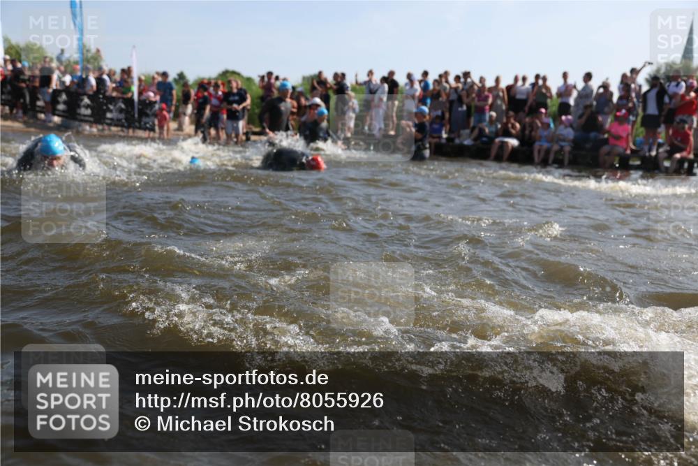 22.06.2025 - Viking Triathlon Michael Strokosch http://msf.ph/oto/8055926 22.06.2025 10:00:51 Schwimmen 9, 90, 132, 145, 184, 243, 258, 289, 300, 301, 306, 352, 384, 491, 612, 613, 630, 652, 658 meine-sportfotos.de