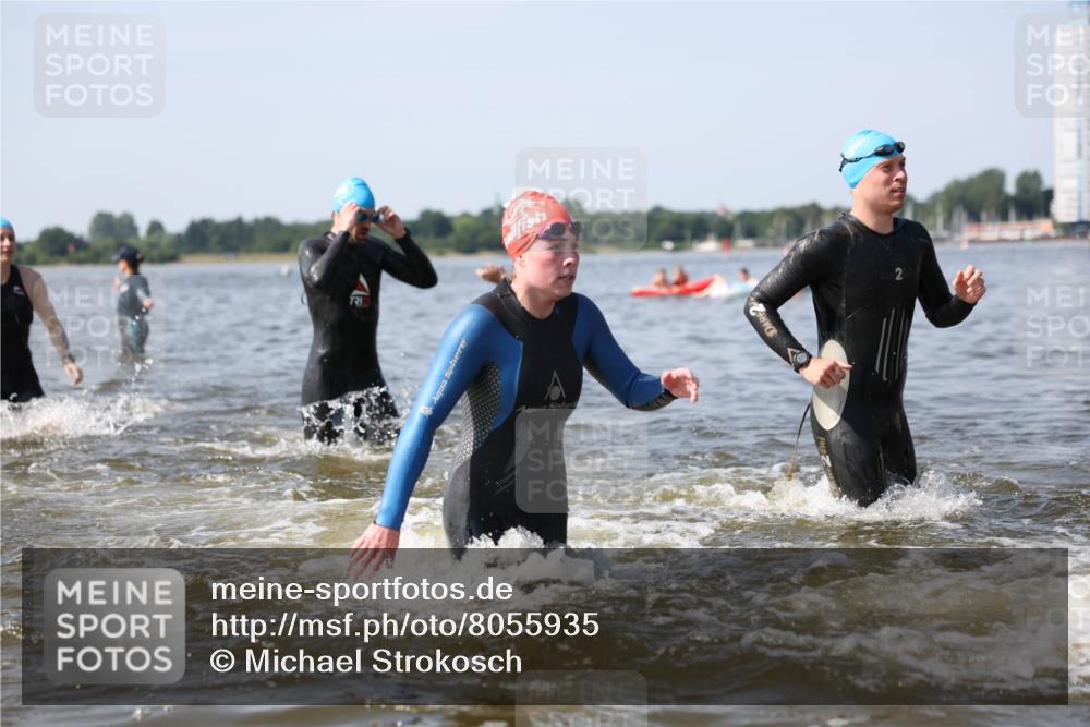 22.06.2025 - Viking Triathlon Michael Strokosch http://msf.ph/oto/8055935 22.06.2025 10:29:03 Schwimmen 7, 12, 152, 200, 310, 384, 414, 443, 458, 604, 628, 652 meine-sportfotos.de