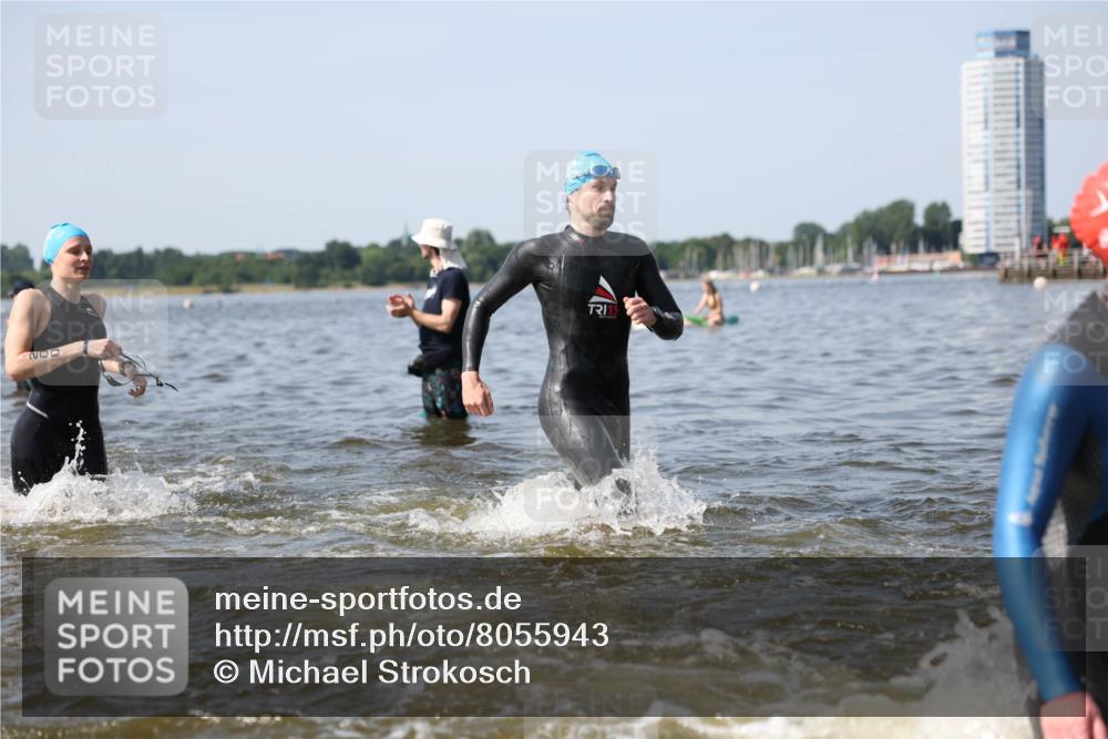 22.06.2025 - Viking Triathlon Michael Strokosch http://msf.ph/oto/8055943 22.06.2025 10:29:04 Schwimmen 7, 12, 152, 200, 310, 384, 443, 458, 604, 628, 652 meine-sportfotos.de