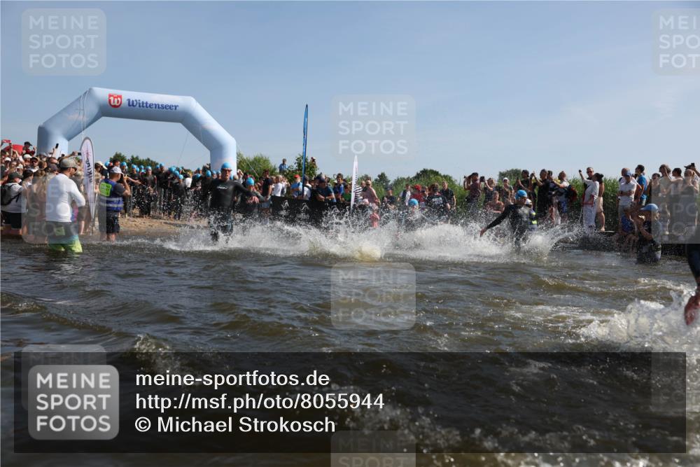 22.06.2025 - Viking Triathlon Michael Strokosch http://msf.ph/oto/8055944 22.06.2025 10:00:59 Schwimmen 12, 50, 63, 90, 113, 124, 236, 243, 294, 300, 347, 350, 384, 458, 658 meine-sportfotos.de
