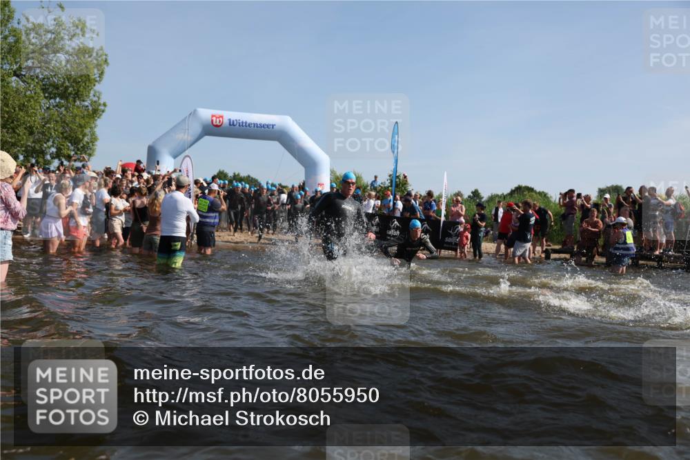 22.06.2025 - Viking Triathlon Michael Strokosch http://msf.ph/oto/8055950 22.06.2025 10:01:01 Schwimmen 12, 50, 63, 90, 113, 124, 236, 243, 294, 300, 347, 350, 384, 458, 658 meine-sportfotos.de