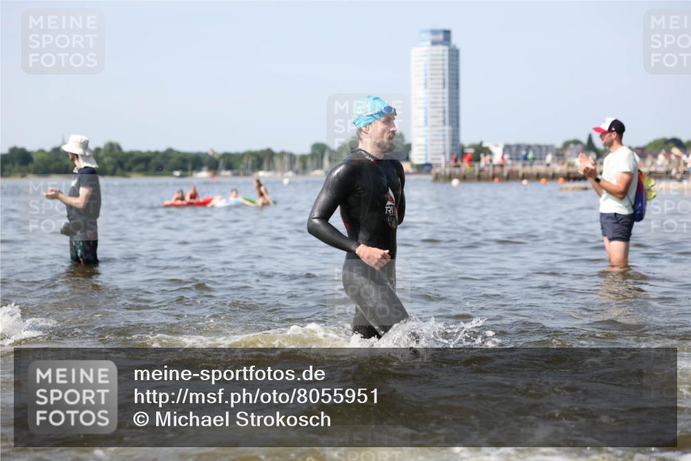 22.06.2025 - Viking Triathlon Michael Strokosch http://msf.ph/oto/8055951 22.06.2025 10:29:05 Schwimmen 7, 12, 152, 200, 310, 384, 443, 458, 604, 628, 652 meine-sportfotos.de