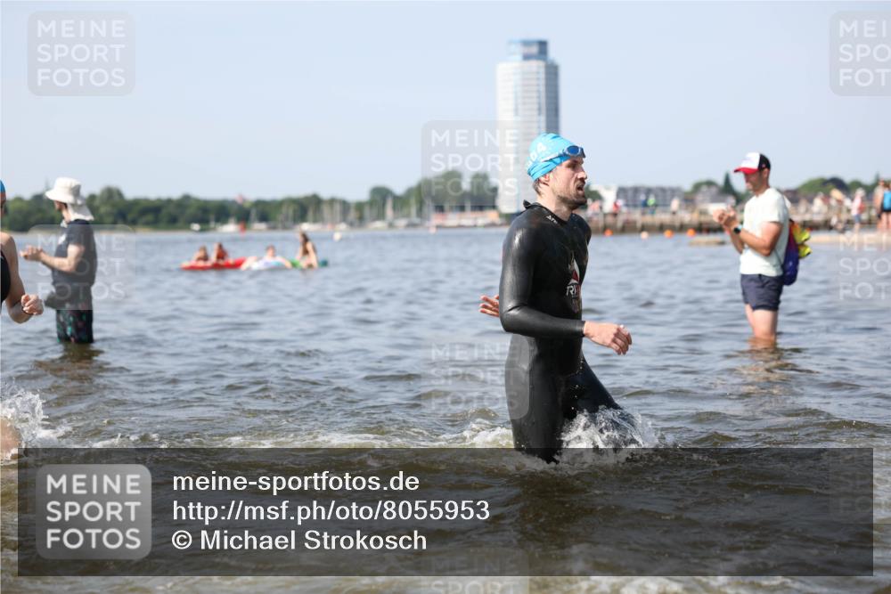 22.06.2025 - Viking Triathlon Michael Strokosch http://msf.ph/oto/8055953 22.06.2025 10:29:06 Schwimmen 7, 12, 152, 200, 310, 384, 443, 458, 604, 628, 652 meine-sportfotos.de
