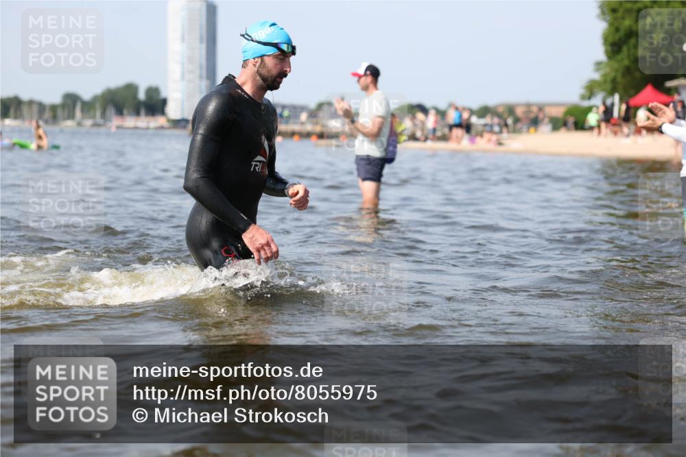 22.06.2025 - Viking Triathlon Michael Strokosch http://msf.ph/oto/8055975 22.06.2025 10:29:11 Schwimmen 7, 11, 12, 30, 33, 152, 200, 310, 384, 458, 604, 652 meine-sportfotos.de