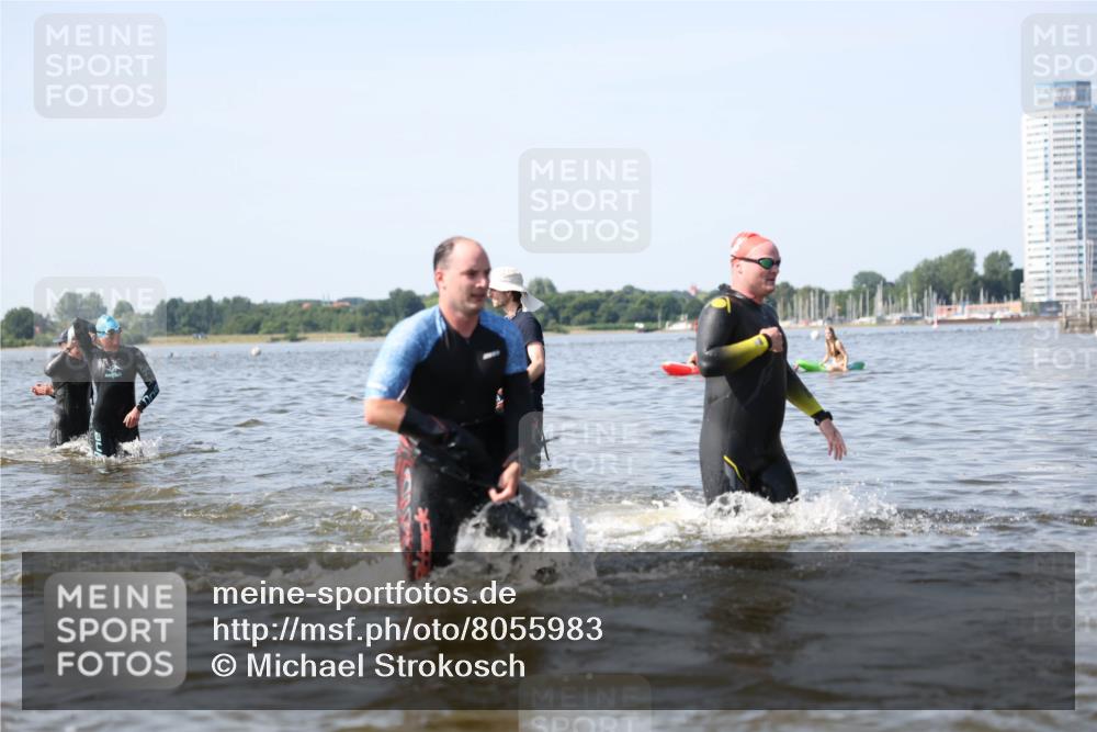 22.06.2025 - Viking Triathlon Michael Strokosch http://msf.ph/oto/8055983 22.06.2025 10:29:14 Schwimmen 7, 11, 12, 30, 33, 200, 243, 310, 458, 652 meine-sportfotos.de