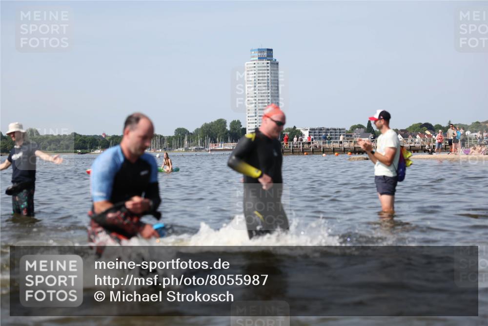 22.06.2025 - Viking Triathlon Michael Strokosch http://msf.ph/oto/8055987 22.06.2025 10:29:15 Schwimmen 7, 11, 30, 33, 200, 243, 310, 458, 652 meine-sportfotos.de