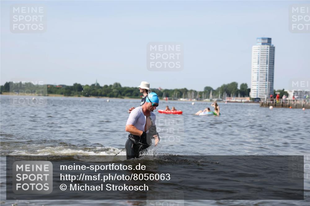 22.06.2025 - Viking Triathlon Michael Strokosch http://msf.ph/oto/8056063 22.06.2025 10:29:35 Schwimmen 6, 243, 612 meine-sportfotos.de