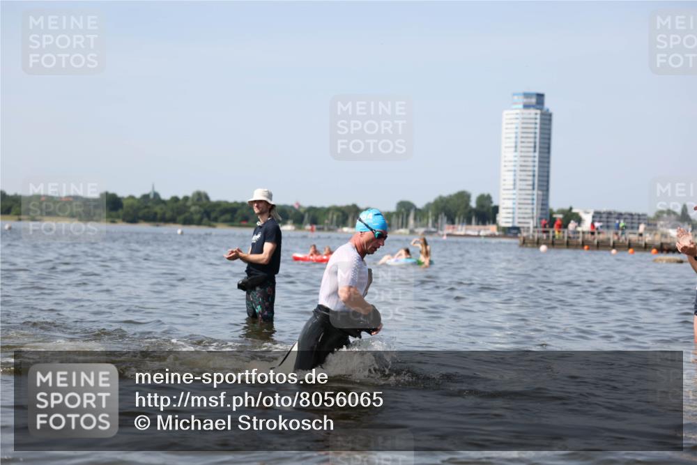 22.06.2025 - Viking Triathlon Michael Strokosch http://msf.ph/oto/8056065 22.06.2025 10:29:35 Schwimmen 6, 243, 612 meine-sportfotos.de