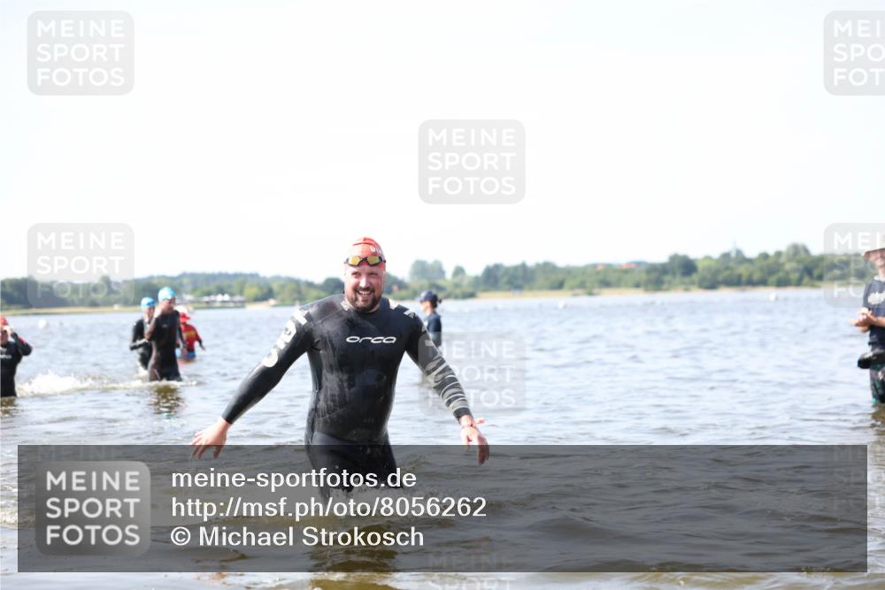 22.06.2025 - Viking Triathlon Michael Strokosch http://msf.ph/oto/8056262 22.06.2025 10:30:21 Schwimmen 132, 381, 393, 491, 626, 643 meine-sportfotos.de