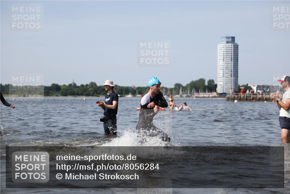 22.06.2025 - Viking Triathlon Michael Strokosch http://msf.ph/oto/8056284 22.06.2025 10:30:30 Schwimmen 13, 393, 551, 643, 651 meine-sportfotos.de