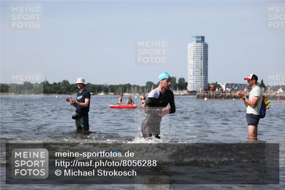 22.06.2025 - Viking Triathlon Michael Strokosch http://msf.ph/oto/8056288 22.06.2025 10:30:30 Schwimmen 13, 393, 551, 643, 651 meine-sportfotos.de