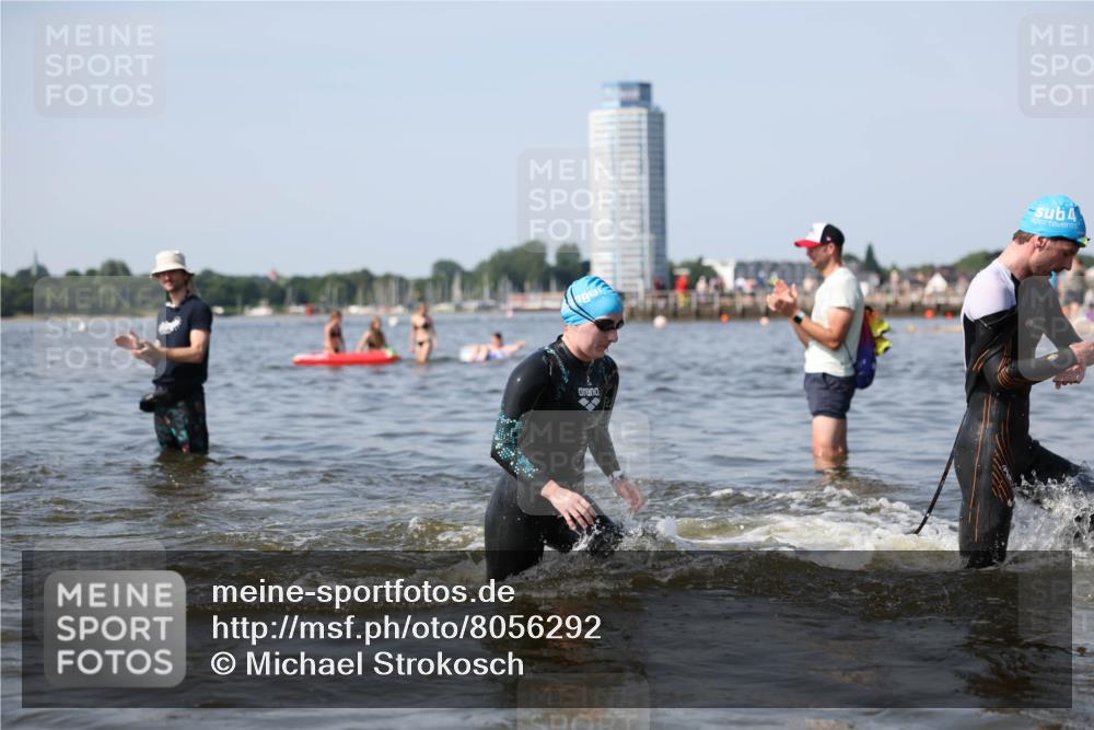 22.06.2025 - Viking Triathlon Michael Strokosch http://msf.ph/oto/8056292 22.06.2025 10:30:32 Schwimmen 13, 188, 393, 551, 643, 651 meine-sportfotos.de