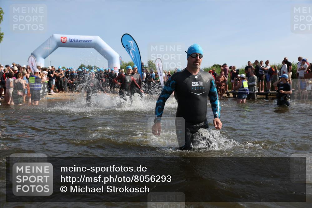 22.06.2025 - Viking Triathlon Michael Strokosch http://msf.ph/oto/8056293 22.06.2025 10:02:40 Schwimmen 98, 114, 161, 193, 264, 297, 323, 366, 427, 429, 430, 486, 513, 546, 552 meine-sportfotos.de