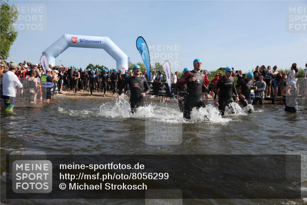 22.06.2025 - Viking Triathlon Michael Strokosch http://msf.ph/oto/8056299 22.06.2025 10:02:42 Schwimmen 98, 114, 161, 193, 264, 297, 323, 366, 427, 429, 430, 486, 513, 546, 552 meine-sportfotos.de