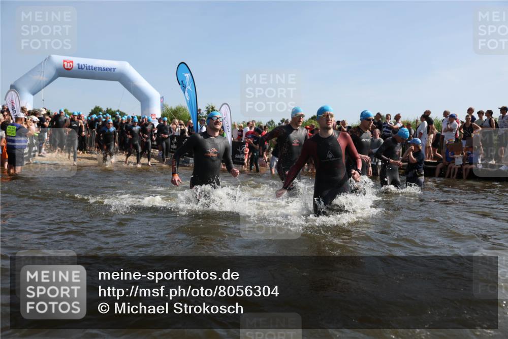 22.06.2025 - Viking Triathlon Michael Strokosch http://msf.ph/oto/8056304 22.06.2025 10:02:42 Schwimmen 98, 114, 161, 193, 264, 297, 323, 366, 427, 429, 430, 486, 513, 546, 552 meine-sportfotos.de