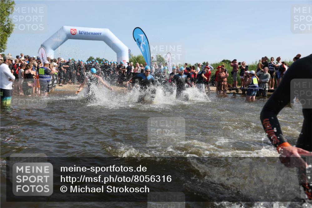22.06.2025 - Viking Triathlon Michael Strokosch http://msf.ph/oto/8056316 22.06.2025 10:02:44 Schwimmen 98, 114, 161, 264, 323, 366, 427, 429, 430, 486, 552 meine-sportfotos.de