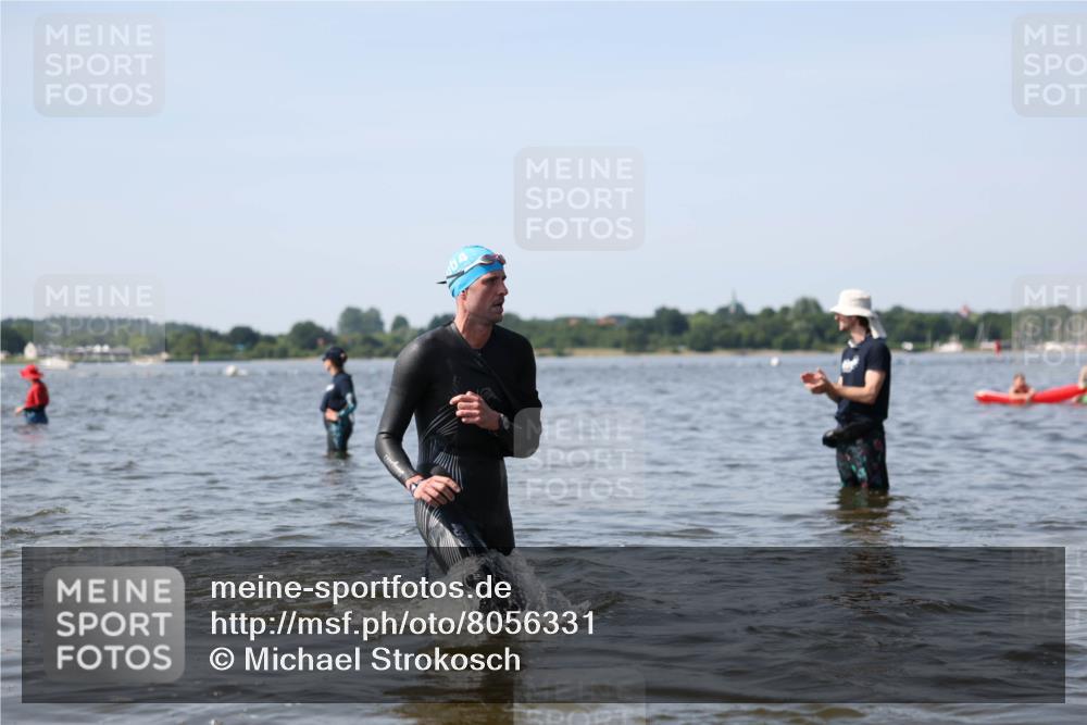 22.06.2025 - Viking Triathlon Michael Strokosch http://msf.ph/oto/8056331 22.06.2025 10:30:40 Schwimmen 13, 188, 393, 444, 551, 630, 651 meine-sportfotos.de