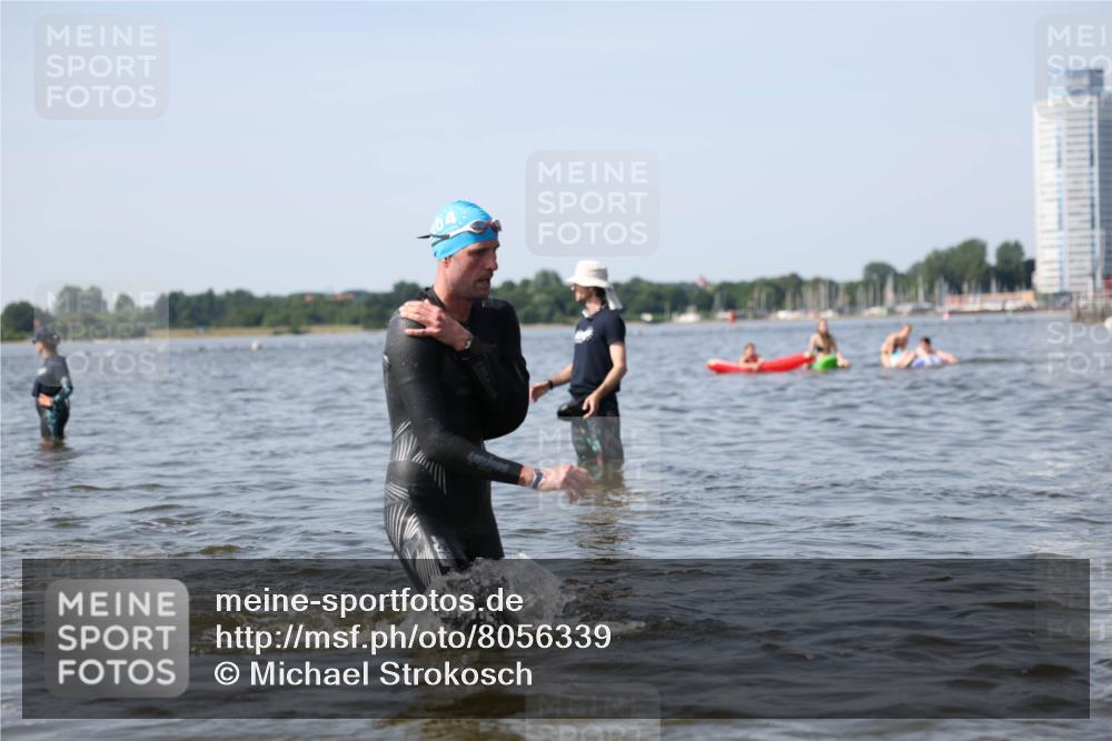 22.06.2025 - Viking Triathlon Michael Strokosch http://msf.ph/oto/8056339 22.06.2025 10:30:41 Schwimmen 13, 188, 444, 551, 630, 651 meine-sportfotos.de