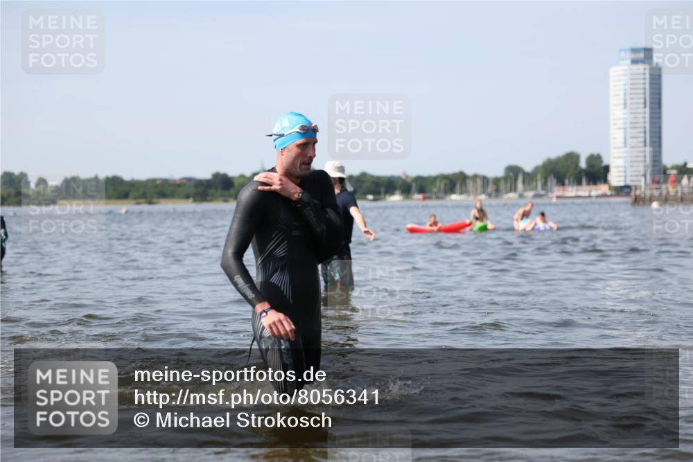 22.06.2025 - Viking Triathlon Michael Strokosch http://msf.ph/oto/8056341 22.06.2025 10:30:42 Schwimmen 13, 162, 188, 444, 551, 630, 651 meine-sportfotos.de