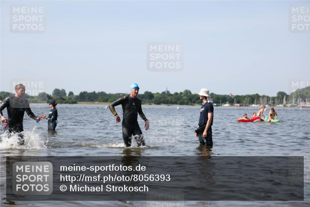 22.06.2025 - Viking Triathlon Michael Strokosch http://msf.ph/oto/8056393 22.06.2025 10:30:56 Schwimmen 45, 162, 237, 347, 352, 444, 510, 549, 630 meine-sportfotos.de