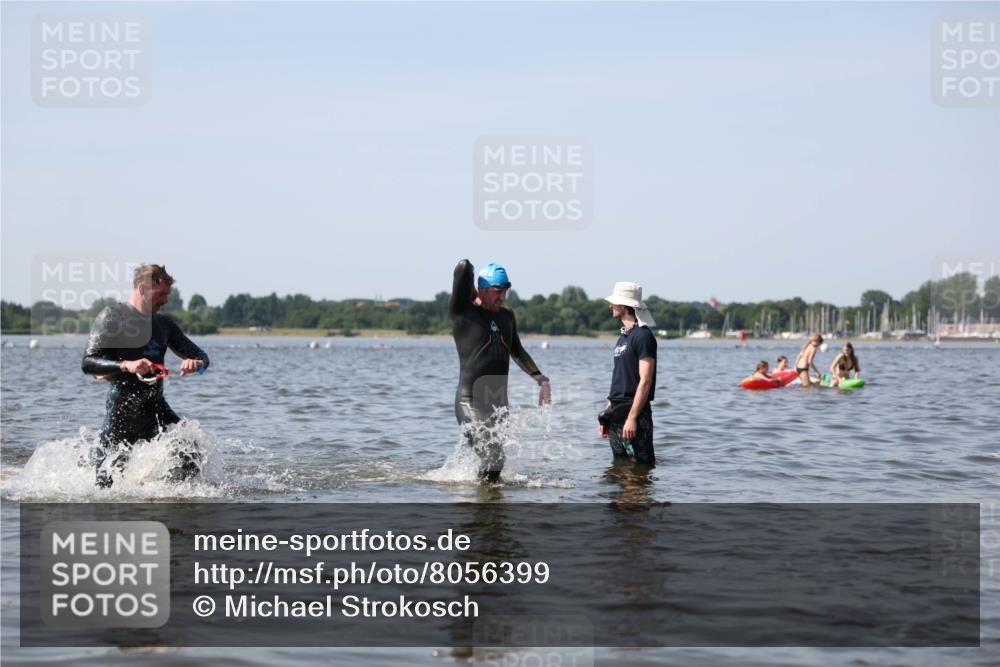 22.06.2025 - Viking Triathlon Michael Strokosch http://msf.ph/oto/8056399 22.06.2025 10:30:57 Schwimmen 45, 162, 237, 347, 352, 444, 510, 549, 630 meine-sportfotos.de