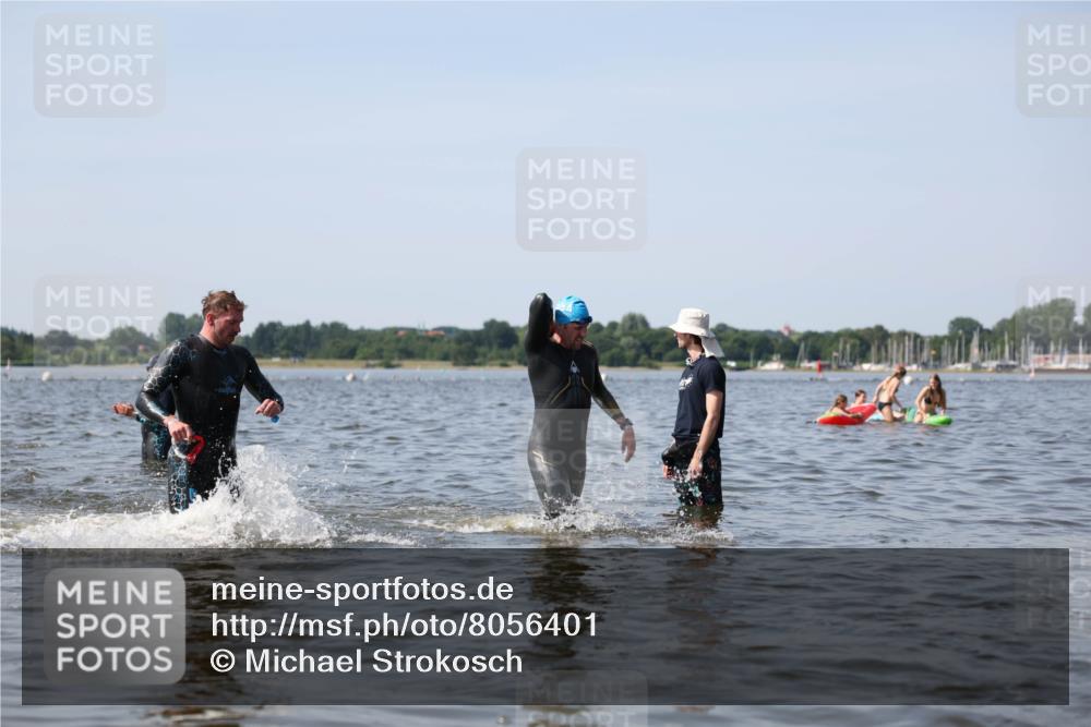 22.06.2025 - Viking Triathlon Michael Strokosch http://msf.ph/oto/8056401 22.06.2025 10:30:57 Schwimmen 45, 162, 237, 347, 352, 444, 510, 549, 630 meine-sportfotos.de