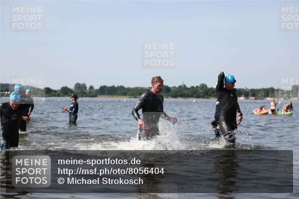 22.06.2025 - Viking Triathlon Michael Strokosch http://msf.ph/oto/8056404 22.06.2025 10:30:58 Schwimmen 45, 162, 237, 347, 352, 444, 510, 549, 630 meine-sportfotos.de