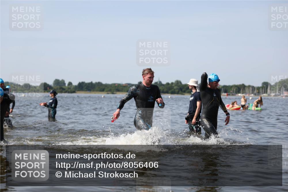22.06.2025 - Viking Triathlon Michael Strokosch http://msf.ph/oto/8056406 22.06.2025 10:30:58 Schwimmen 45, 162, 237, 347, 352, 444, 510, 549, 630 meine-sportfotos.de