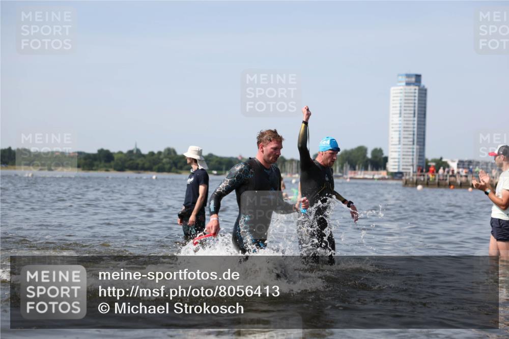 22.06.2025 - Viking Triathlon Michael Strokosch http://msf.ph/oto/8056413 22.06.2025 10:30:59 Schwimmen 45, 162, 237, 347, 352, 444, 510, 549 meine-sportfotos.de