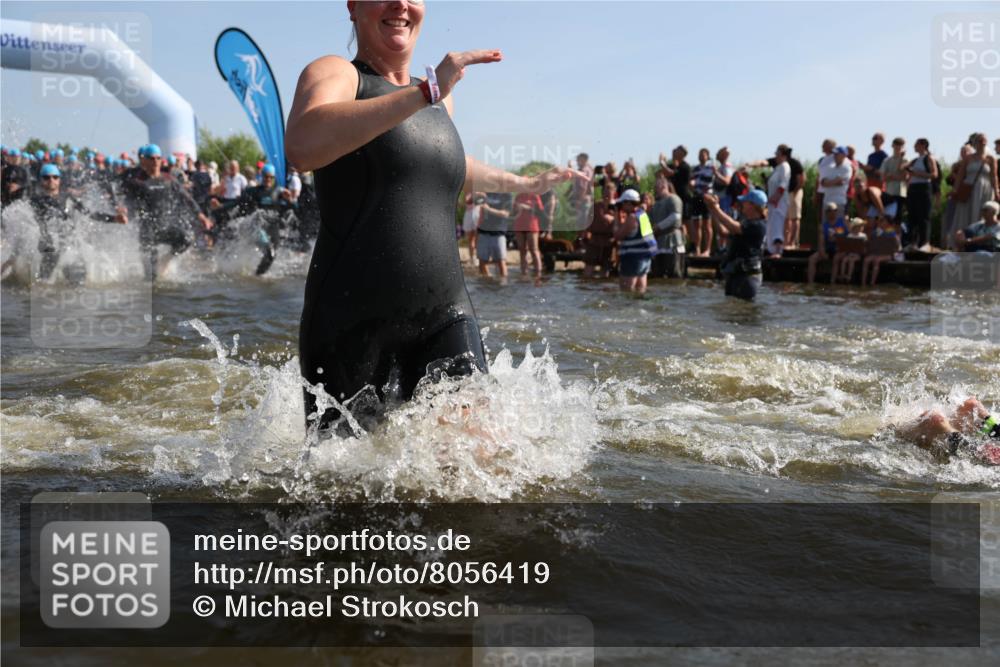 22.06.2025 - Viking Triathlon Michael Strokosch http://msf.ph/oto/8056419 22.06.2025 10:03:19 Schwimmen 20, 25, 34, 88, 89, 134, 163, 187, 208, 229, 251, 332, 334, 348, 505, 524, 540, 636, 660 meine-sportfotos.de