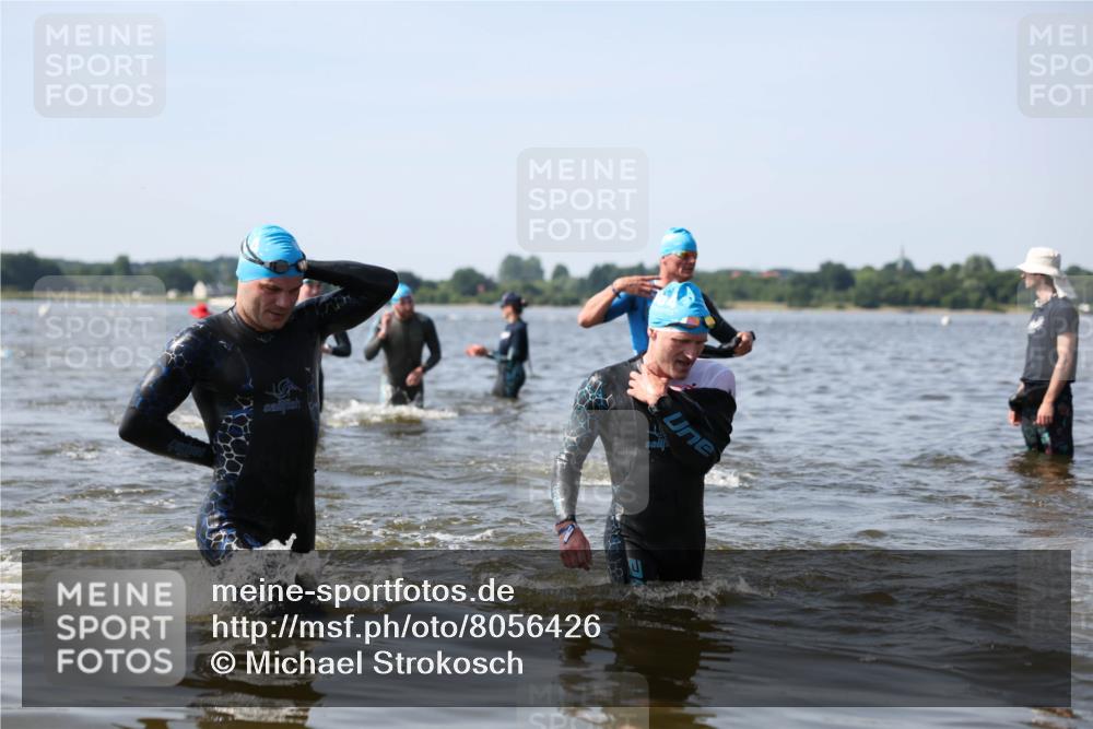 22.06.2025 - Viking Triathlon Michael Strokosch http://msf.ph/oto/8056426 22.06.2025 10:31:01 Schwimmen 45, 162, 237, 330, 347, 352, 510, 549 meine-sportfotos.de