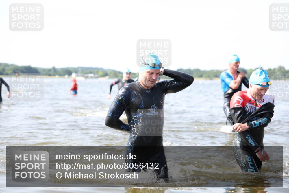 22.06.2025 - Viking Triathlon Michael Strokosch http://msf.ph/oto/8056432 22.06.2025 10:31:02 Schwimmen 45, 162, 216, 237, 330, 347, 352, 510, 549 meine-sportfotos.de