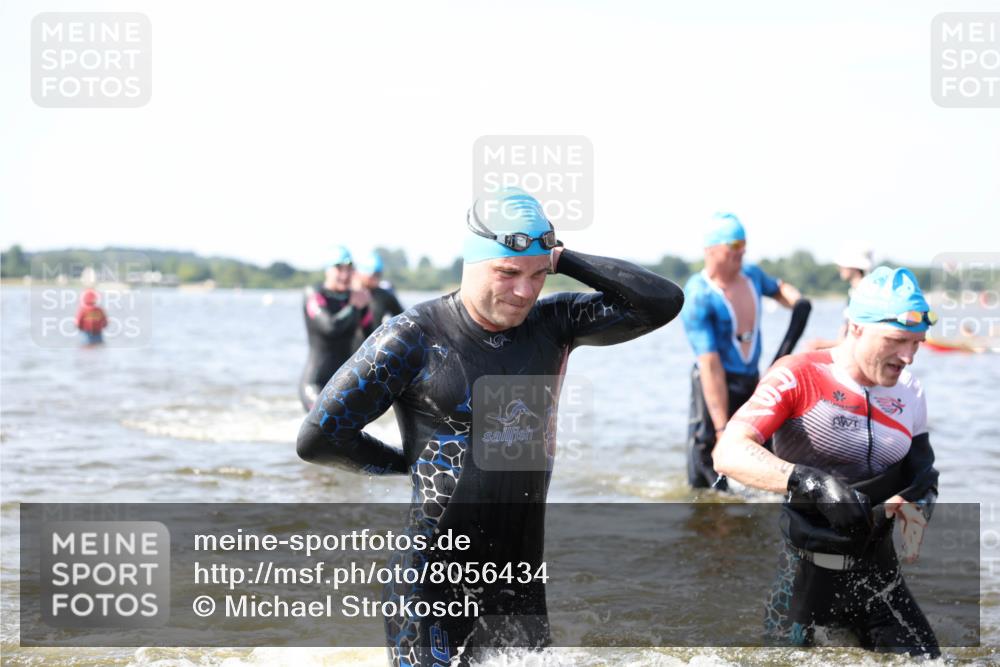 22.06.2025 - Viking Triathlon Michael Strokosch http://msf.ph/oto/8056434 22.06.2025 10:31:03 Schwimmen 45, 162, 216, 237, 330, 347, 352, 510, 549 meine-sportfotos.de