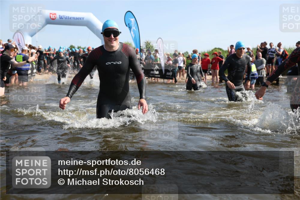 22.06.2025 - Viking Triathlon Michael Strokosch http://msf.ph/oto/8056468 22.06.2025 10:03:33 Schwimmen 25, 42, 58, 88, 179, 182, 221, 251, 324, 332, 434, 454, 556, 645, 659 meine-sportfotos.de