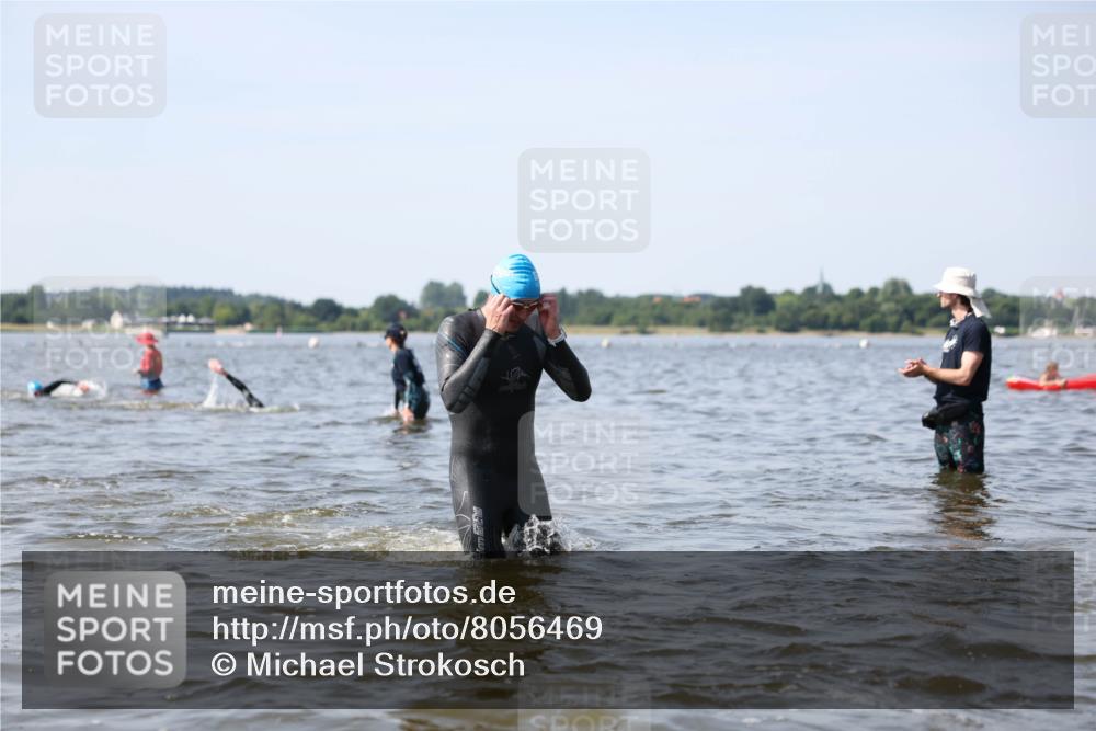 22.06.2025 - Viking Triathlon Michael Strokosch http://msf.ph/oto/8056469 22.06.2025 10:31:11 Schwimmen 216, 236, 237, 330, 347, 352, 549 meine-sportfotos.de