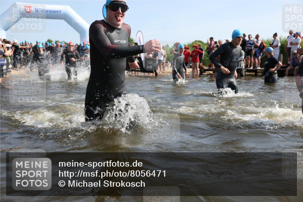 22.06.2025 - Viking Triathlon Michael Strokosch http://msf.ph/oto/8056471 22.06.2025 10:03:34 Schwimmen 42, 58, 62, 79, 148, 179, 182, 221, 324, 434, 454, 556, 619, 635, 645, 659 meine-sportfotos.de