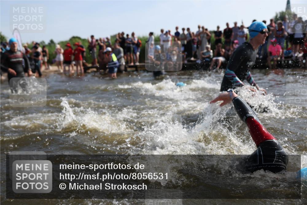 22.06.2025 - Viking Triathlon Michael Strokosch http://msf.ph/oto/8056531 22.06.2025 10:03:53 Schwimmen 26, 54, 77, 108, 157, 215, 242, 296, 336, 383, 396, 451, 456, 495, 648 meine-sportfotos.de