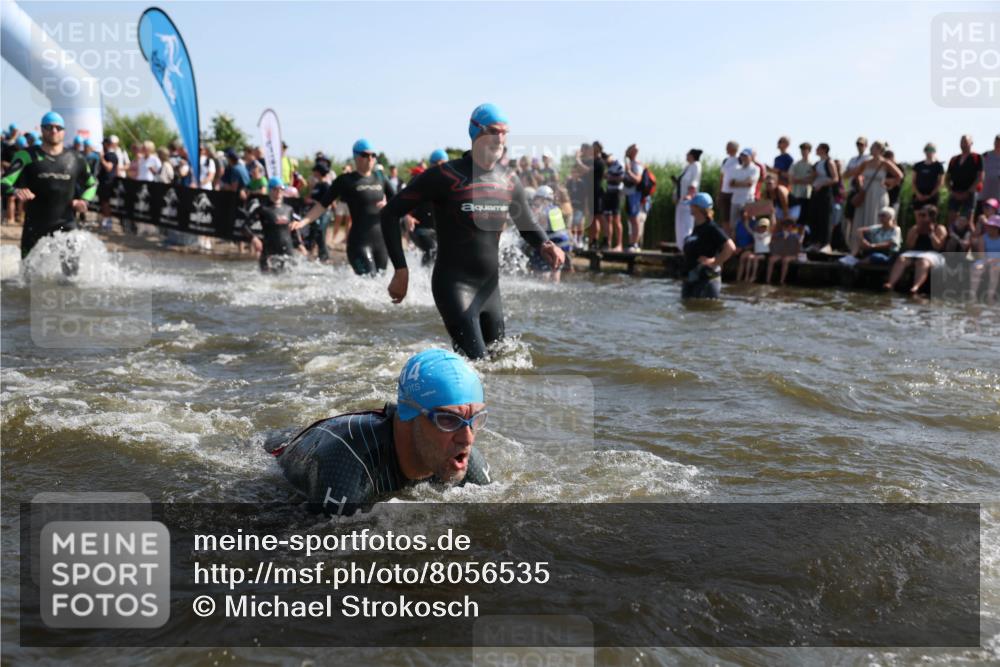 22.06.2025 - Viking Triathlon Michael Strokosch http://msf.ph/oto/8056535 22.06.2025 10:03:56 Schwimmen 26, 54, 77, 215, 220, 242, 315, 336, 383, 396, 433, 451, 495, 639, 657 meine-sportfotos.de