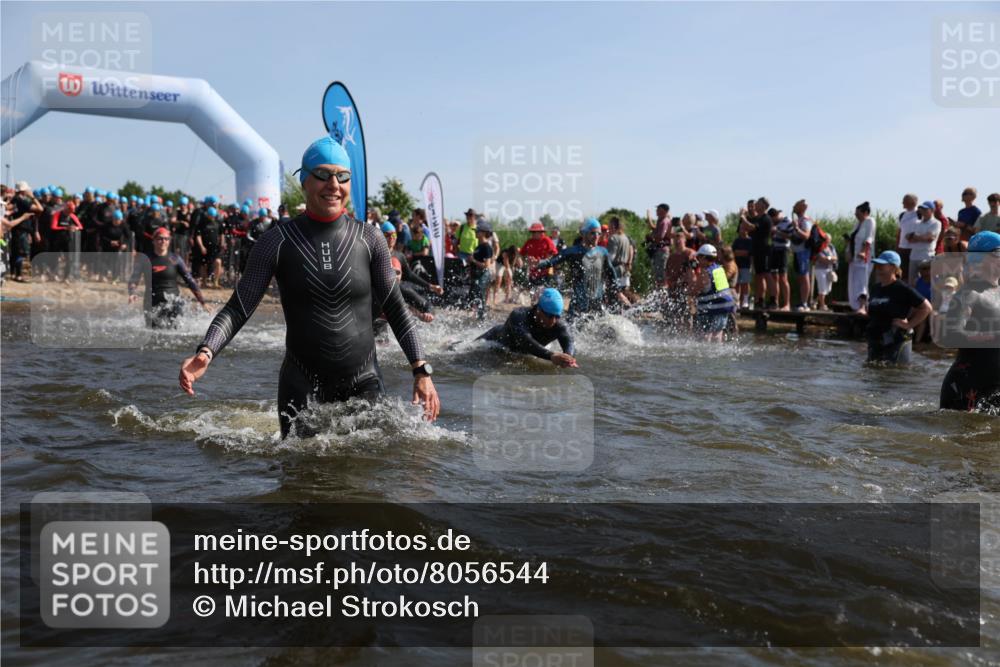 22.06.2025 - Viking Triathlon Michael Strokosch http://msf.ph/oto/8056544 22.06.2025 10:04:00 Schwimmen 54, 215, 220, 240, 242, 313, 315, 336, 370, 383, 433, 448, 614, 639, 657 meine-sportfotos.de