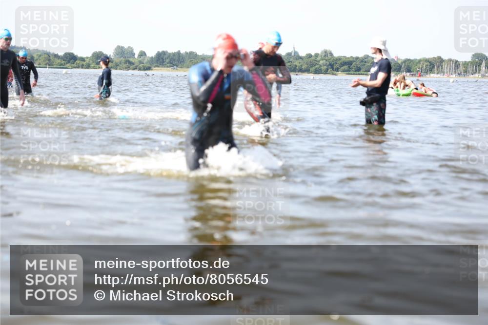 22.06.2025 - Viking Triathlon Michael Strokosch http://msf.ph/oto/8056545 22.06.2025 10:31:34 Schwimmen 3, 8, 98, 137, 158, 189, 311, 340, 350, 469, 613, 648 meine-sportfotos.de