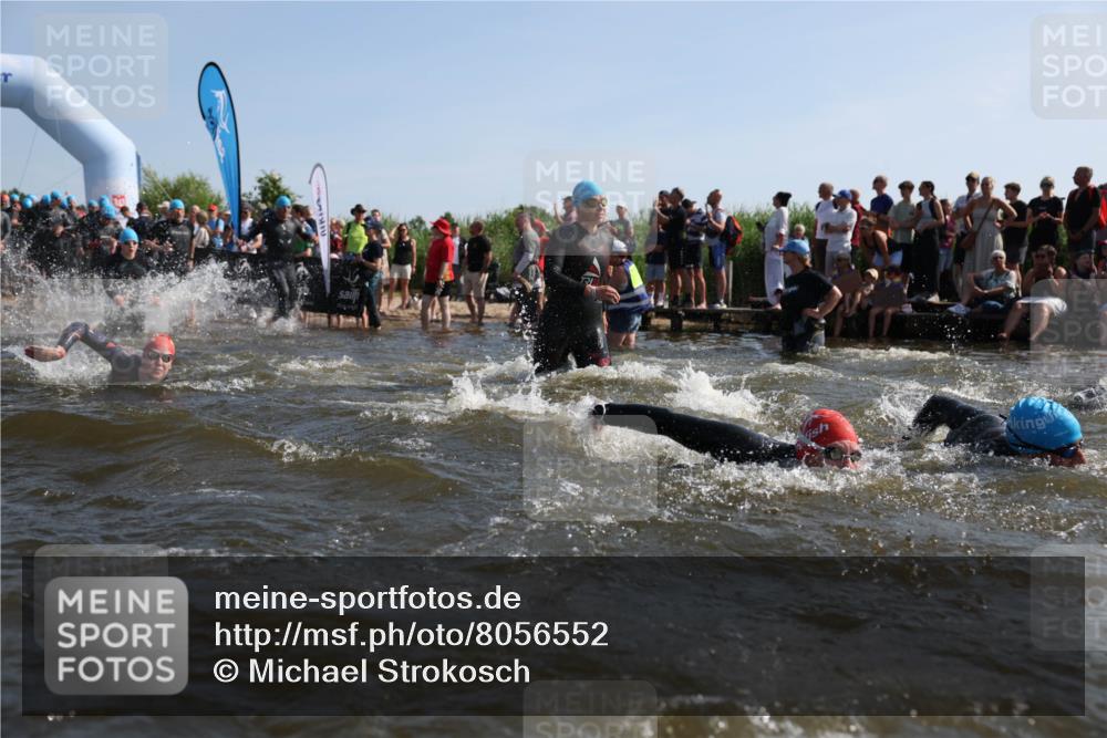 22.06.2025 - Viking Triathlon Michael Strokosch http://msf.ph/oto/8056552 22.06.2025 10:04:03 Schwimmen 54, 215, 220, 240, 242, 313, 315, 336, 370, 383, 433, 448, 614, 639, 657 meine-sportfotos.de