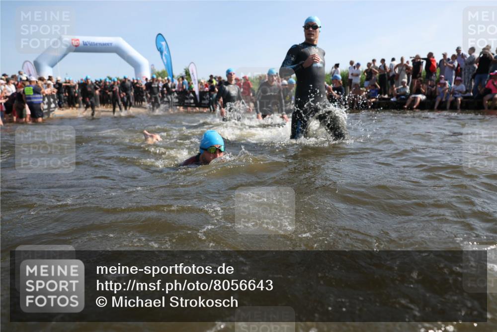 22.06.2025 - Viking Triathlon Michael Strokosch http://msf.ph/oto/8056643 22.06.2025 10:04:53 Schwimmen 29, 70, 72, 86, 248, 254, 281, 295, 312, 316, 362, 394, 411, 509, 515, 527 meine-sportfotos.de