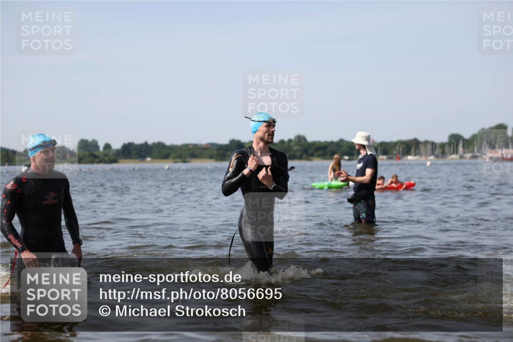 22.06.2025 - Viking Triathlon Michael Strokosch http://msf.ph/oto/8056695 22.06.2025 10:32:06 Schwimmen 63, 193, 207, 214, 226, 271, 449, 464, 488 meine-sportfotos.de