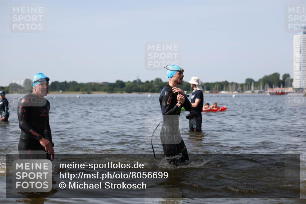 22.06.2025 - Viking Triathlon Michael Strokosch http://msf.ph/oto/8056699 22.06.2025 10:32:07 Schwimmen 63, 193, 207, 214, 226, 271, 449, 464, 488 meine-sportfotos.de