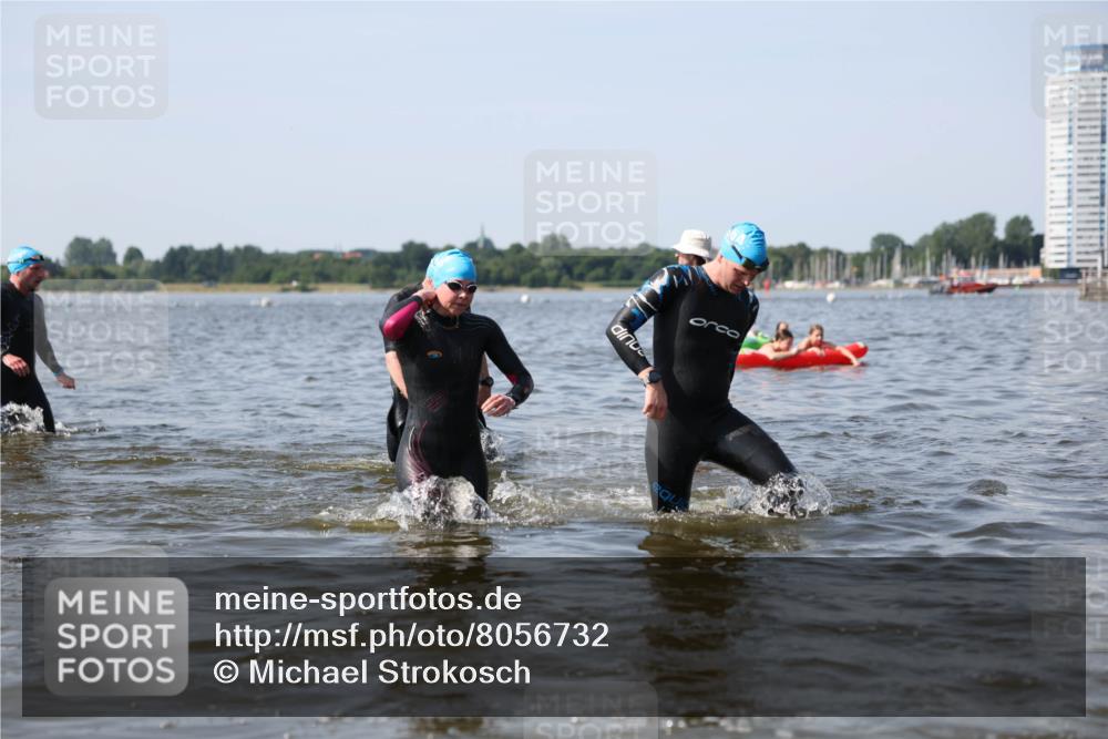 22.06.2025 - Viking Triathlon Michael Strokosch http://msf.ph/oto/8056732 22.06.2025 10:32:17 Schwimmen 53, 147, 173, 193, 207, 214, 271, 461 meine-sportfotos.de