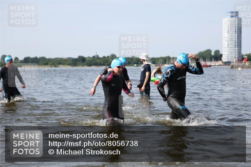 22.06.2025 - Viking Triathlon Michael Strokosch http://msf.ph/oto/8056738 22.06.2025 10:32:17 Schwimmen 53, 147, 173, 193, 207, 214, 271, 461 meine-sportfotos.de