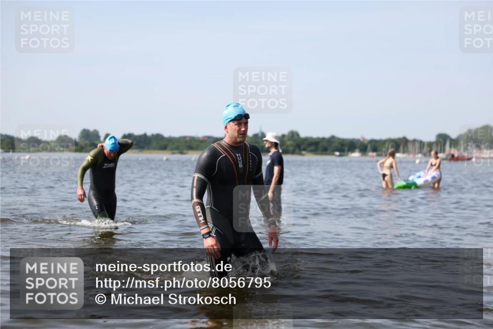 22.06.2025 - Viking Triathlon Michael Strokosch http://msf.ph/oto/8056795 22.06.2025 10:32:35 Schwimmen 80, 170, 208, 278, 492, 554 meine-sportfotos.de