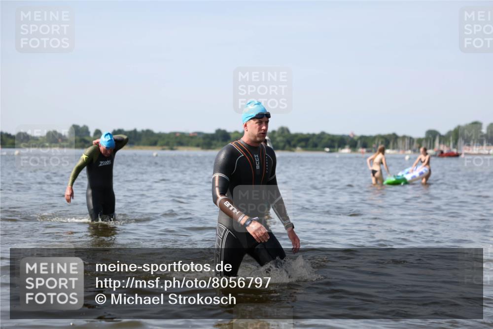22.06.2025 - Viking Triathlon Michael Strokosch http://msf.ph/oto/8056797 22.06.2025 10:32:35 Schwimmen 80, 170, 208, 278, 492, 554 meine-sportfotos.de